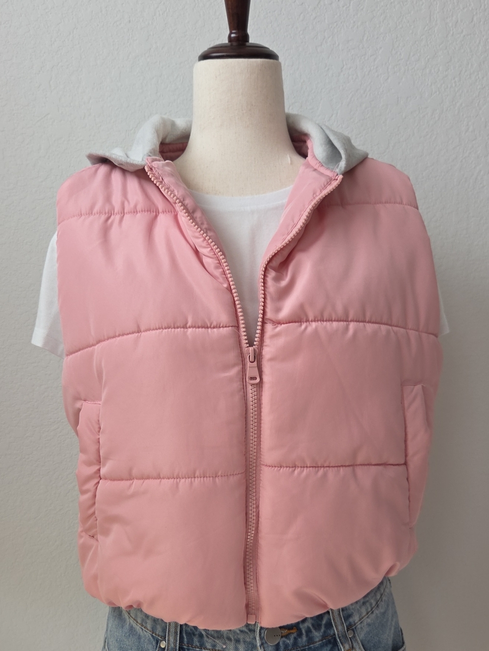 Almost Famous Light Pink Quilted Hooded Puffer Vest Cropped Athleisure L Winter